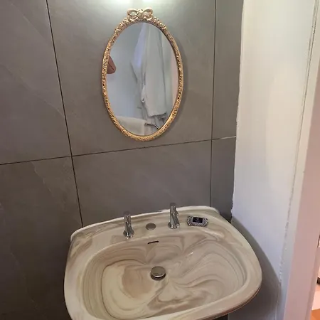 Old Town Retreat בית הארחה 4*