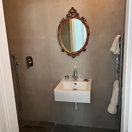 Old Town Retreat בית הארחה 4*